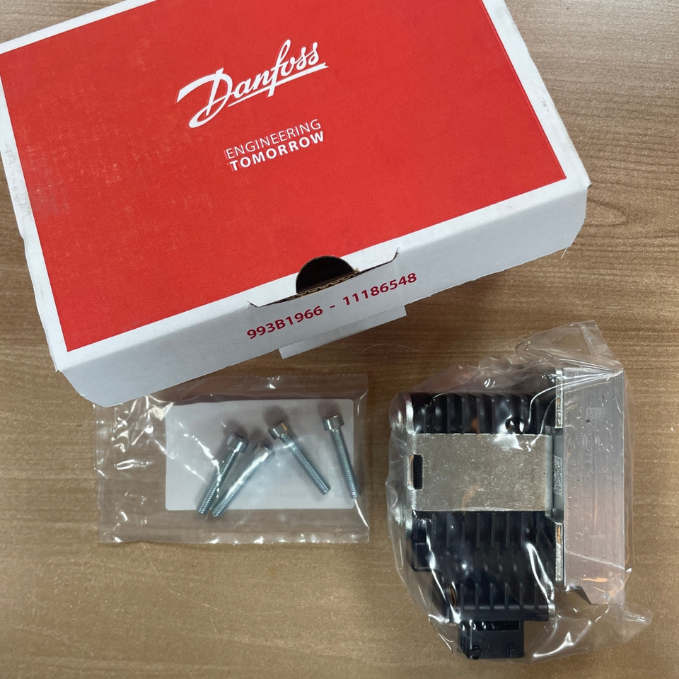 Danfoss Solenoid Valve 157B4735 - Hydraulic valve for Loader crane: picture 4 Danfoss Solenoid Valve 157B4735 - Hydraulic valve for Loader crane: picture 4