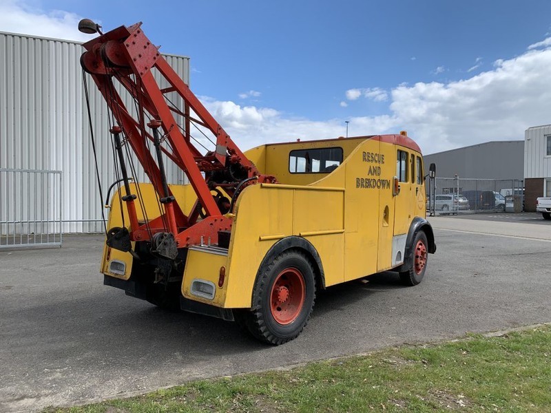 Commercial Commer Wrecker Afsleep Berging 1952 Barnfinds and Restoration projects Dubbelcabine bergingsvoertuig - Tow truck: picture 2 Commercial Commer Wrecker Afsleep Berging 1952 Barnfinds and Restoration projects Dubbelcabine bergingsvoertuig - Tow truck: picture 2