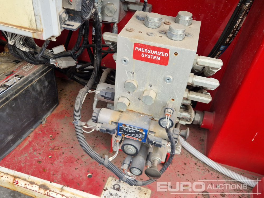 Scissor lift 2013 JLG MEC3084RT: picture 18