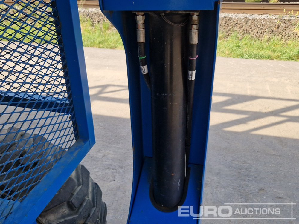Aerial platform 2014 Genie GS-4390: picture 16
