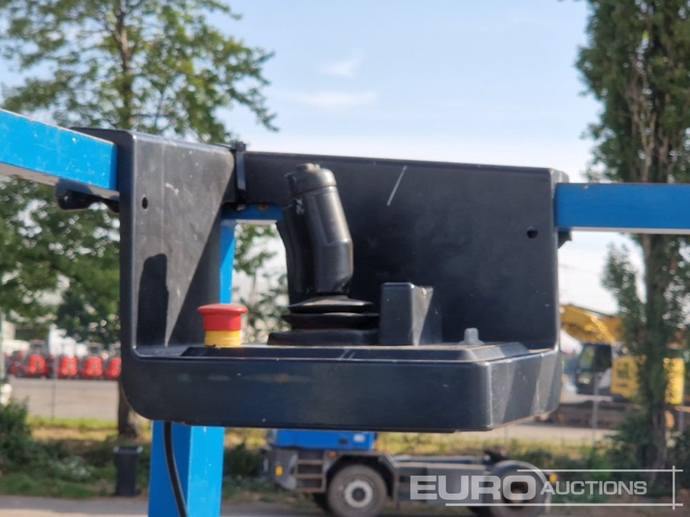Aerial platform 2014 Genie GS-4390: picture 20