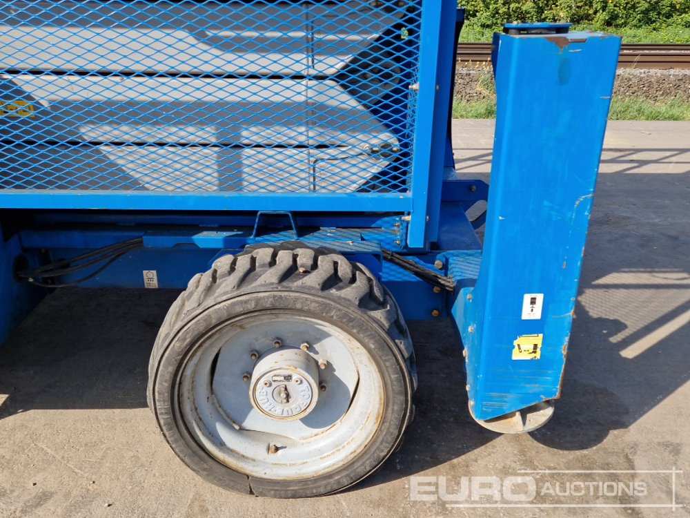 Aerial platform 2014 Genie GS-4390: picture 9