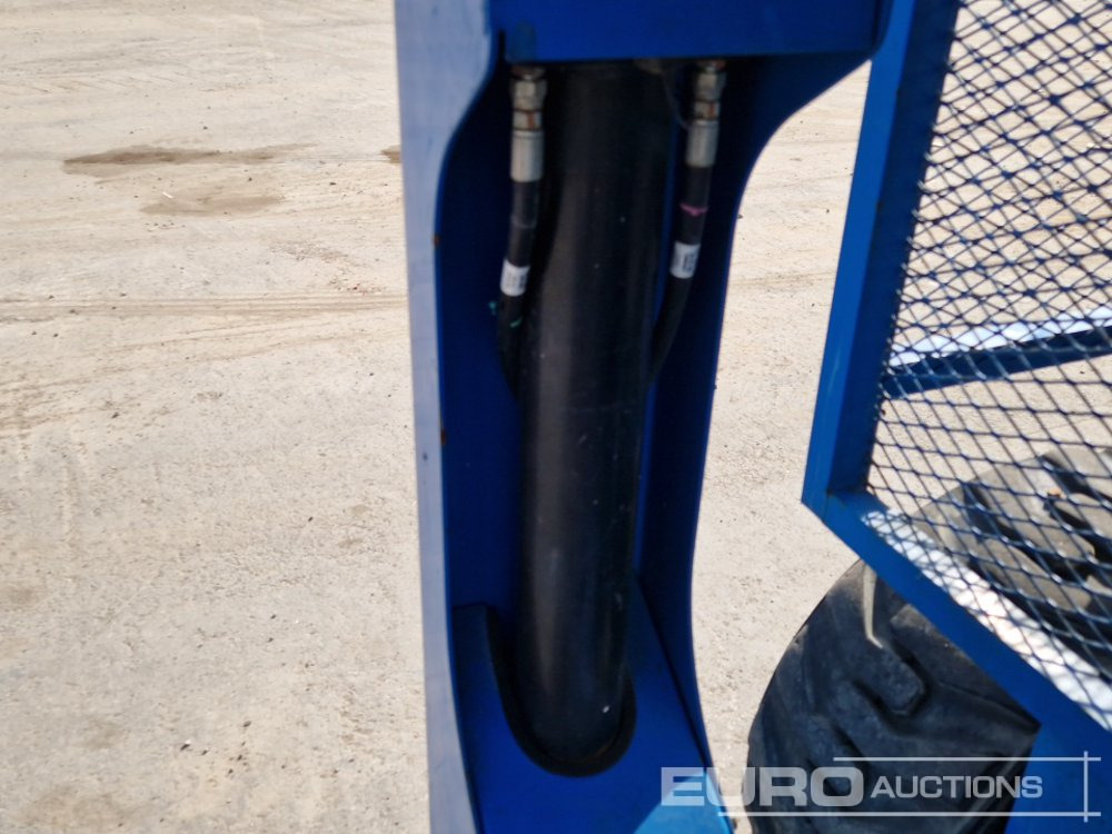 Aerial platform 2014 Genie GS-4390: picture 15