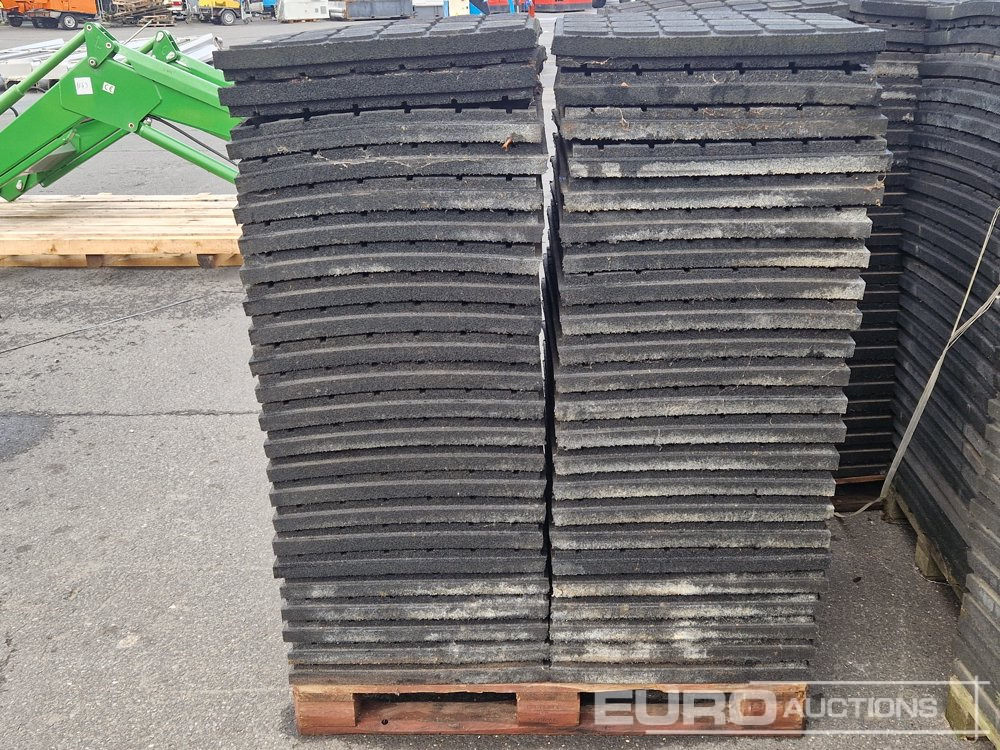 3 Pallets of Rubber Floor Tiles, 60mm x 800mm x 600mm (144 of) - Construction equipment: picture 3 3 Pallets of Rubber Floor Tiles, 60mm x 800mm x 600mm (144 of) - Construction equipment: picture 3
