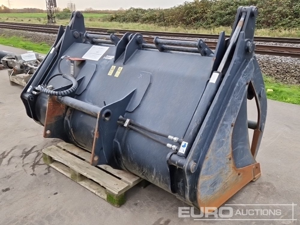 Grapple Bucket to suit Manitou MLT960/961, MHT790 - Bucket: picture 3 Grapple Bucket to suit Manitou MLT960/961, MHT790 - Bucket: picture 3