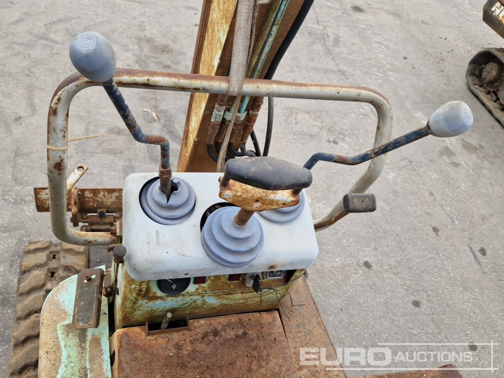 Mini excavator Kobelco Rubber Tracks, Blade, Offset: picture 22