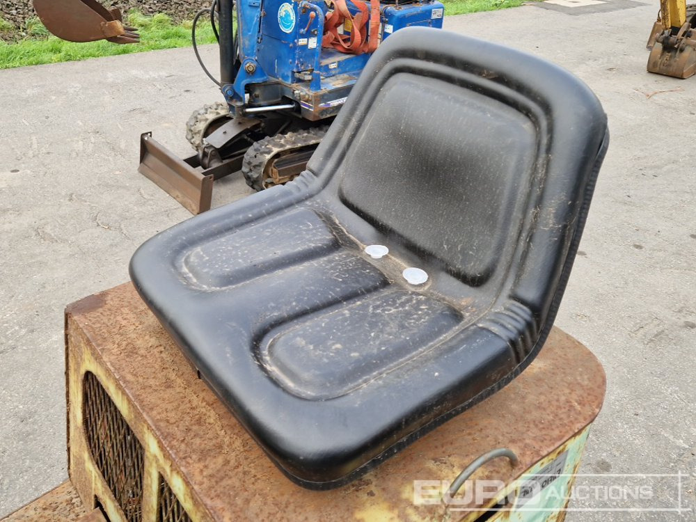 Mini excavator Kobelco Rubber Tracks, Blade, Offset: picture 21