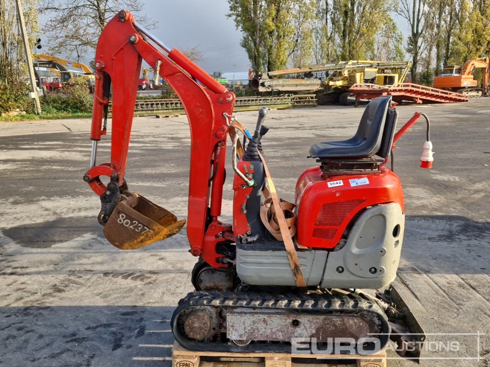 Kubota Rubber Tracks, Blade, Offset, Piped, QH, Bucket, Expanding Tracks - Mini excavator: picture 2 Kubota Rubber Tracks, Blade, Offset, Piped, QH, Bucket, Expanding Tracks - Mini excavator: picture 2
