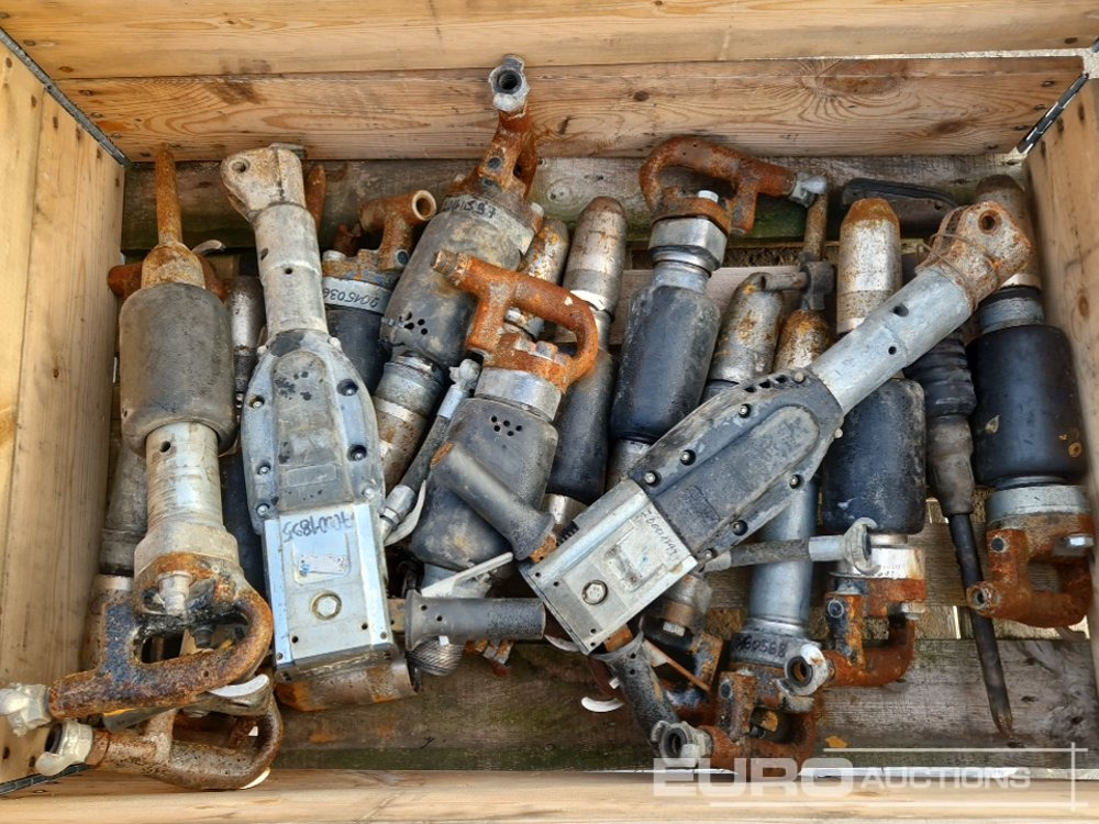 MAC3 P13 + BB20 Pneumatic Breaker (17 of) - Asphalt machine: picture 1 MAC3 P13 + BB20 Pneumatic Breaker (17 of) - Asphalt machine: picture 1