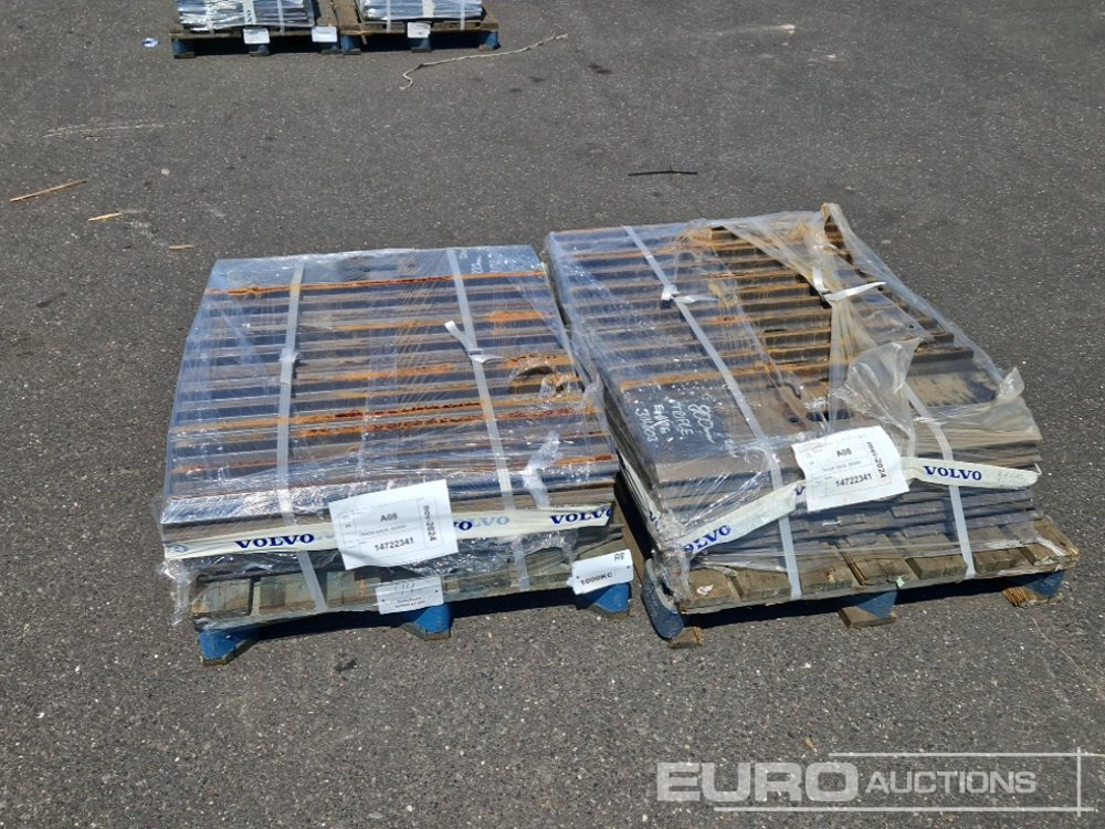800mm Steel Track Plates to suit Volvo EC200 - Spare parts for Excavator: picture 3 800mm Steel Track Plates to suit Volvo EC200 - Spare parts for Excavator: picture 3