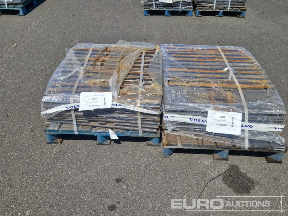 800mm Steel Track Plates to suit Vovo EC200 - Spare parts for Excavator: picture 3 800mm Steel Track Plates to suit Vovo EC200 - Spare parts for Excavator: picture 3
