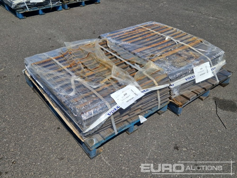 800mm Steel Track Plates to suit Vovo EC200 - Spare parts for Excavator: picture 1 800mm Steel Track Plates to suit Vovo EC200 - Spare parts for Excavator: picture 1