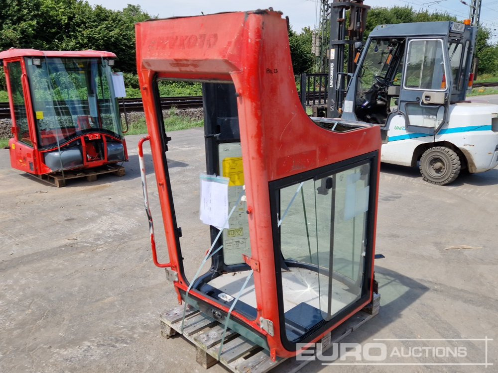Cabin to suit Yanmar VIO25-4 - Spare parts for Excavator: picture 2 Cabin to suit Yanmar VIO25-4 - Spare parts for Excavator: picture 2