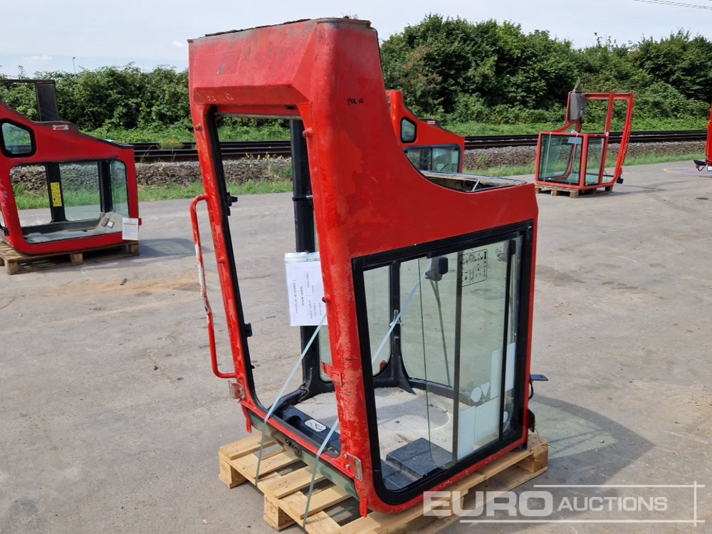 Cabin to suit Yanmar VIO25-4 - Spare parts for Excavator: picture 2 Cabin to suit Yanmar VIO25-4 - Spare parts for Excavator: picture 2