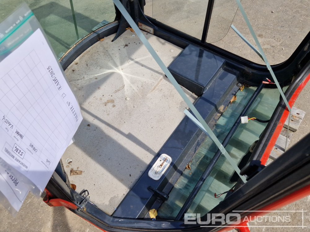Cabin to suit Yanmar VIO25-4 - Spare parts for Excavator: picture 5 Cabin to suit Yanmar VIO25-4 - Spare parts for Excavator: picture 5
