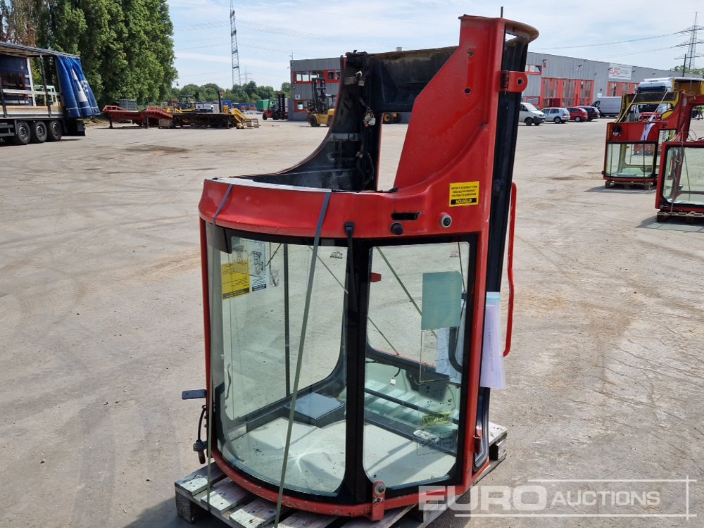 Cabin to suit Yanmar VIO25-4 - Spare parts for Excavator: picture 4 Cabin to suit Yanmar VIO25-4 - Spare parts for Excavator: picture 4