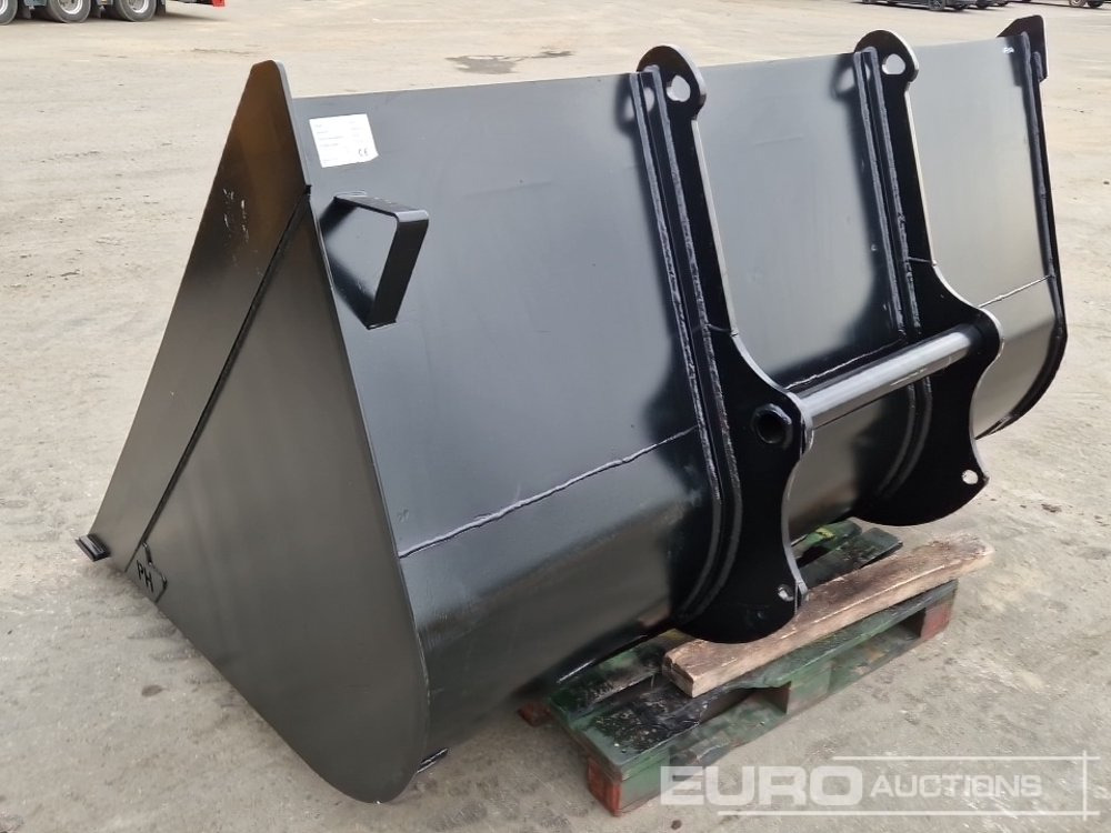 Unused 2025 94" Front Loading Bucket to suit Manitou Telehandlers - Bucket: picture 2 Unused 2025 94" Front Loading Bucket to suit Manitou Telehandlers - Bucket: picture 2