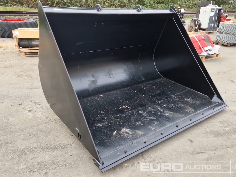 Unused 2025 94" Front Loading Bucket to suit Manitou Telehandlers - Bucket: picture 4 Unused 2025 94" Front Loading Bucket to suit Manitou Telehandlers - Bucket: picture 4