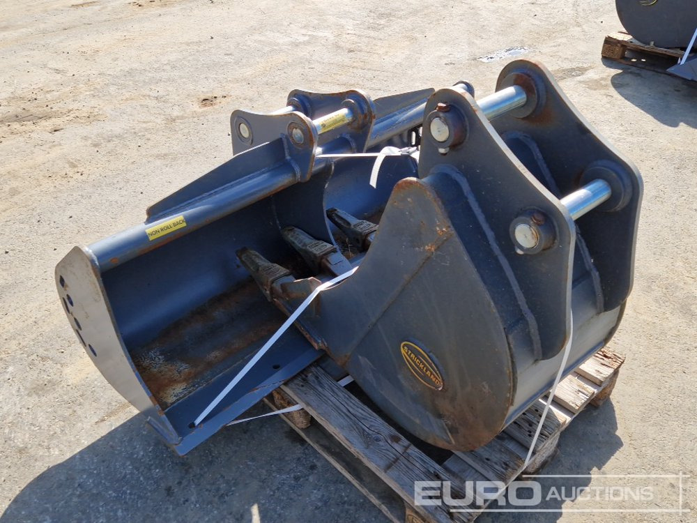 Unused Strickland 60" Ditching, 18" Digging Buckets, 45mm Pin to suit Takeuchi TB260 (2 of) - Bucket: picture 4 Unused Strickland 60" Ditching, 18" Digging Buckets, 45mm Pin to suit Takeuchi TB260 (2 of) - Bucket: picture 4