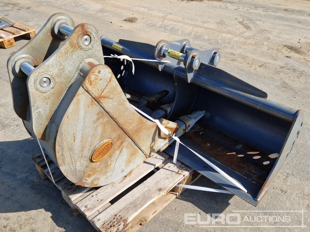 Unused Strickland 60" Ditching, 18" Digging Buckets, 45mm Pin to suit Takeuchi TB260 (2 of) - Bucket: picture 1 Unused Strickland 60" Ditching, 18" Digging Buckets, 45mm Pin to suit Takeuchi TB260 (2 of) - Bucket: picture 1