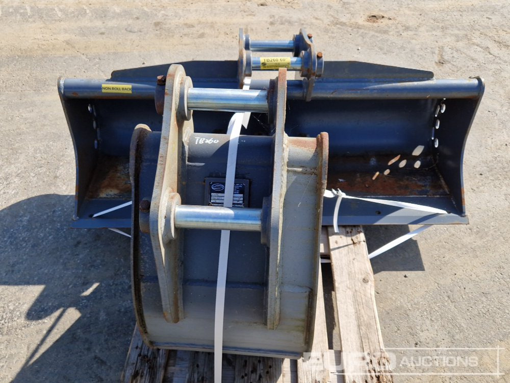 Unused Strickland 60" Ditching, 18" Digging Buckets, 45mm Pin to suit Takeuchi TB260 (2 of) - Bucket: picture 5 Unused Strickland 60" Ditching, 18" Digging Buckets, 45mm Pin to suit Takeuchi TB260 (2 of) - Bucket: picture 5