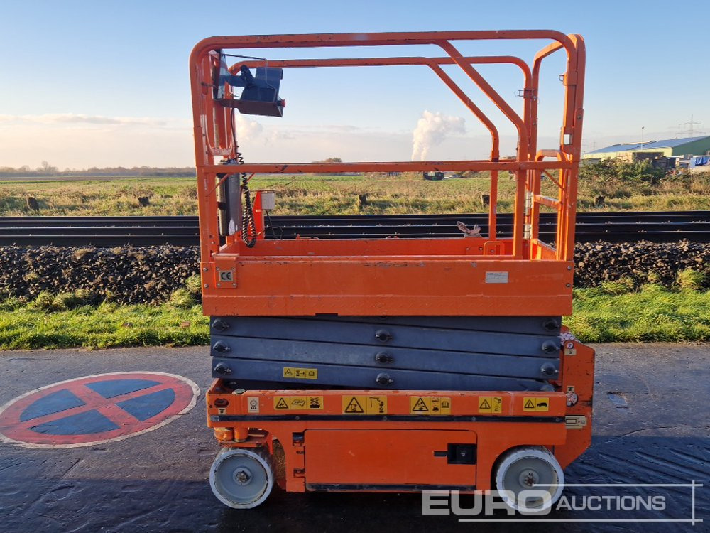 YAMEI Electric Scissor Lift - Aerial platform: picture 2 YAMEI Electric Scissor Lift - Aerial platform: picture 2