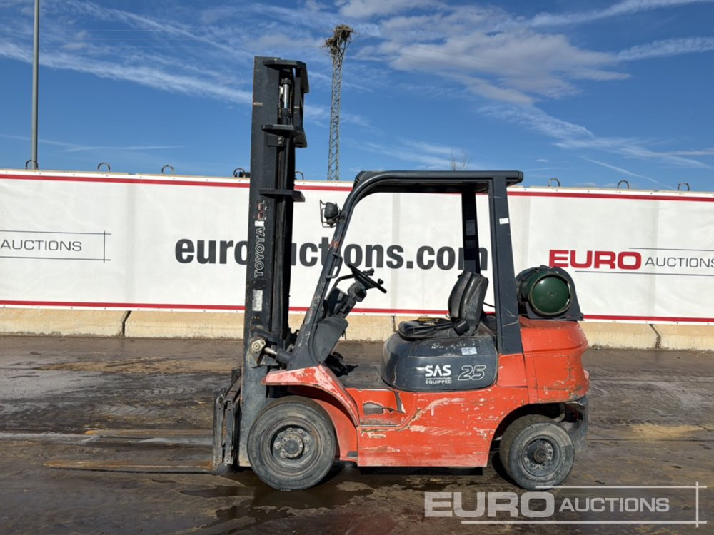 2006 Toyota 427FGF25 - Forklift: picture 2 2006 Toyota 427FGF25 - Forklift: picture 2