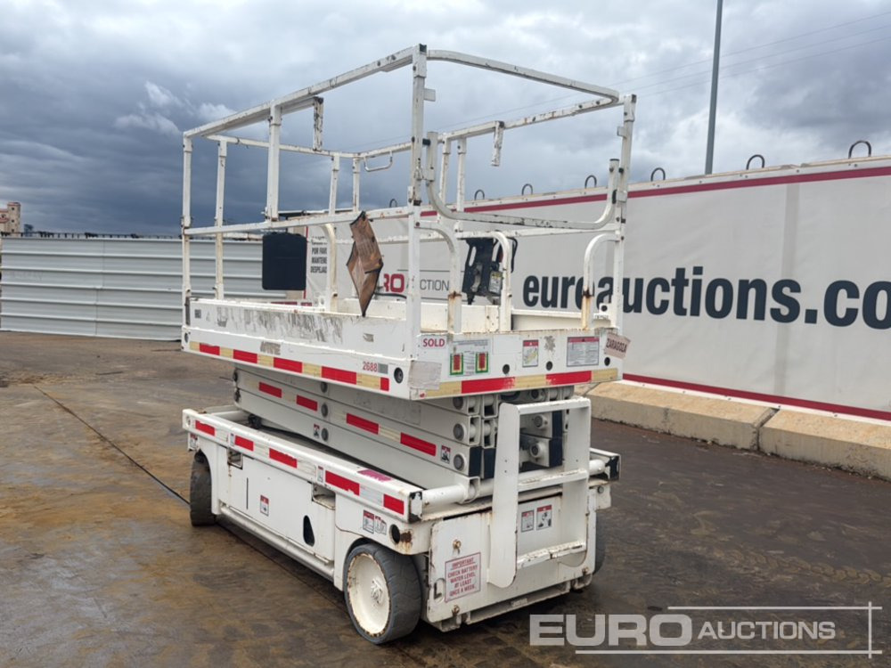 2014 Haulotte Compact 10 - Scissor lift: picture 3 2014 Haulotte Compact 10 - Scissor lift: picture 3