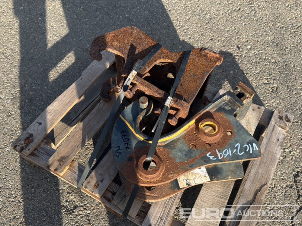 Pallet of Quick Hitches (2 of) - Quick coupler: picture 4 Pallet of Quick Hitches (2 of) - Quick coupler: picture 4