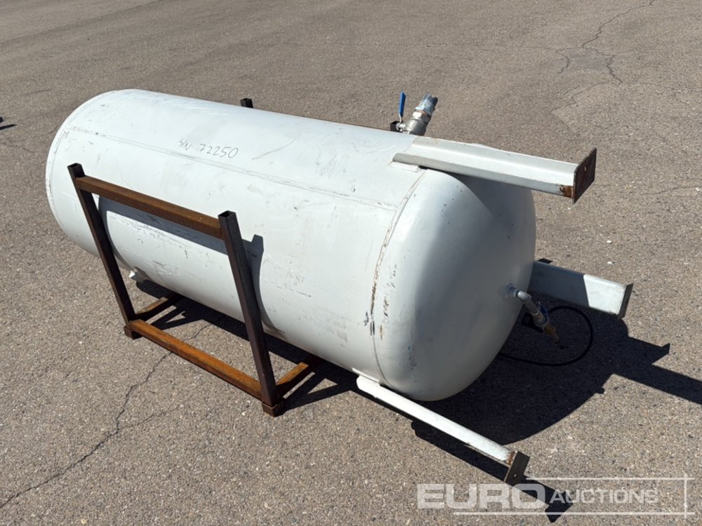 Tri Legged Bowser - Storage tank: picture 1 Tri Legged Bowser - Storage tank: picture 1