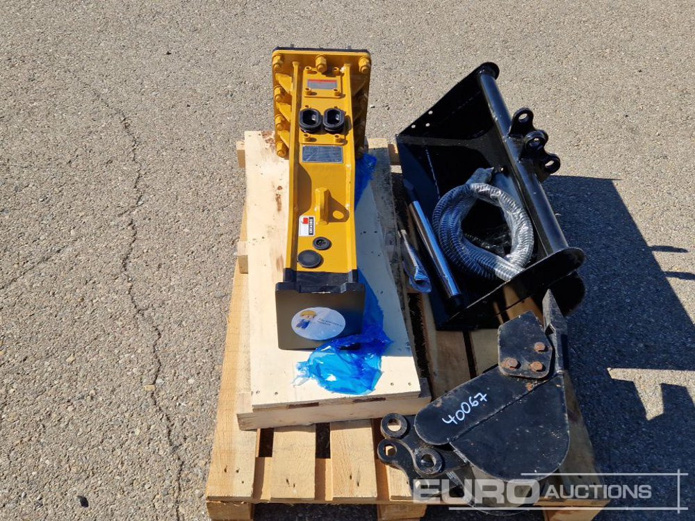 Unused Set of 30" Ditching, 8" Digging Bucket, Hydraulic Breaker to suit JPC Excavator / Conjunto Cazos de 800mm y 200mm y Martillo Solmek HM-150para Excavadora JPC - Bucket: picture 4 Unused Set of 30" Ditching, 8" Digging Bucket, Hydraulic Breaker to suit JPC Excavator / Conjunto Cazos de 800mm y 200mm y Martillo Solmek HM-150para Excavadora JPC - Bucket: picture 4