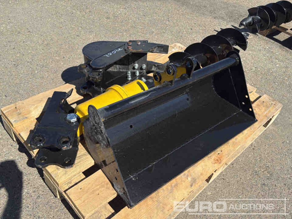 Unused Set of 8" Auger, 8" Digging, 30" Ditching Buckets to suit Mini Excavator / Conjunto Ahoyador y 2 Cazos - Bucket: picture 2 Unused Set of 8" Auger, 8" Digging, 30" Ditching Buckets to suit Mini Excavator / Conjunto Ahoyador y 2 Cazos - Bucket: picture 2