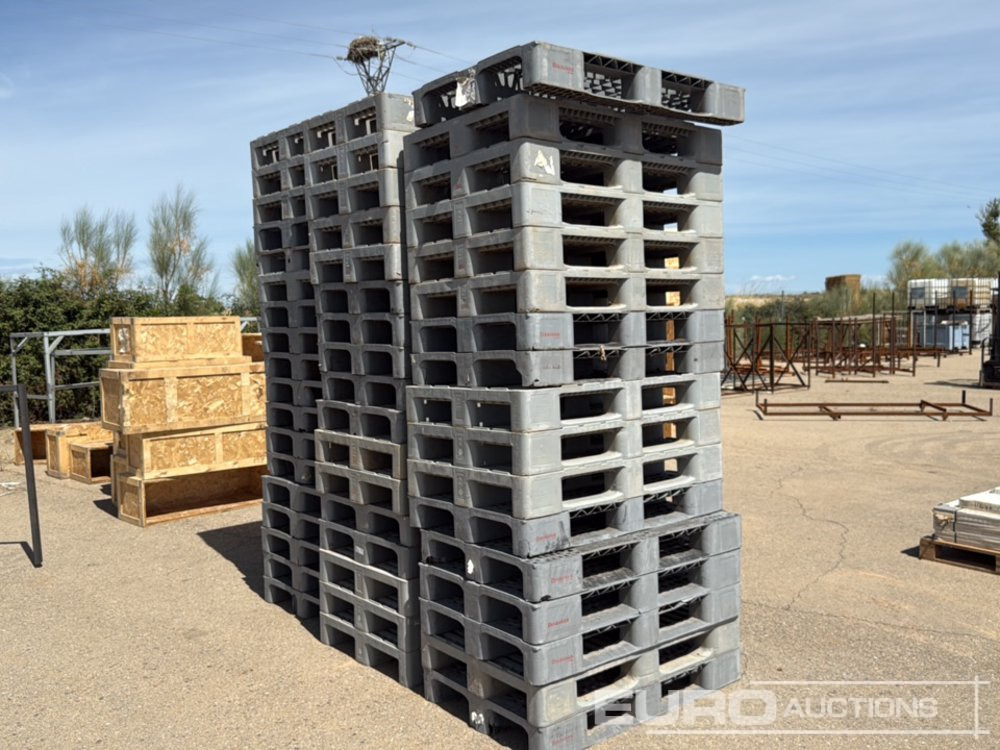 Various European Plastic Pallets (800mm x 1200mm) - Construction equipment: picture 4 Various European Plastic Pallets (800mm x 1200mm) - Construction equipment: picture 4
