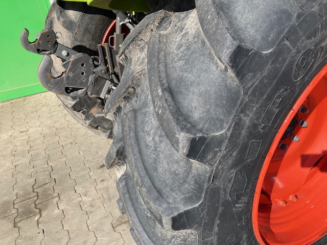 Farm tractor Claas Axos 310: picture 7