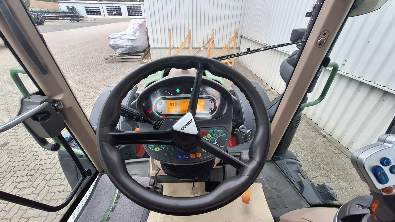 Farm tractor Fendt 512 Vario S4 PowerPlus: picture 12