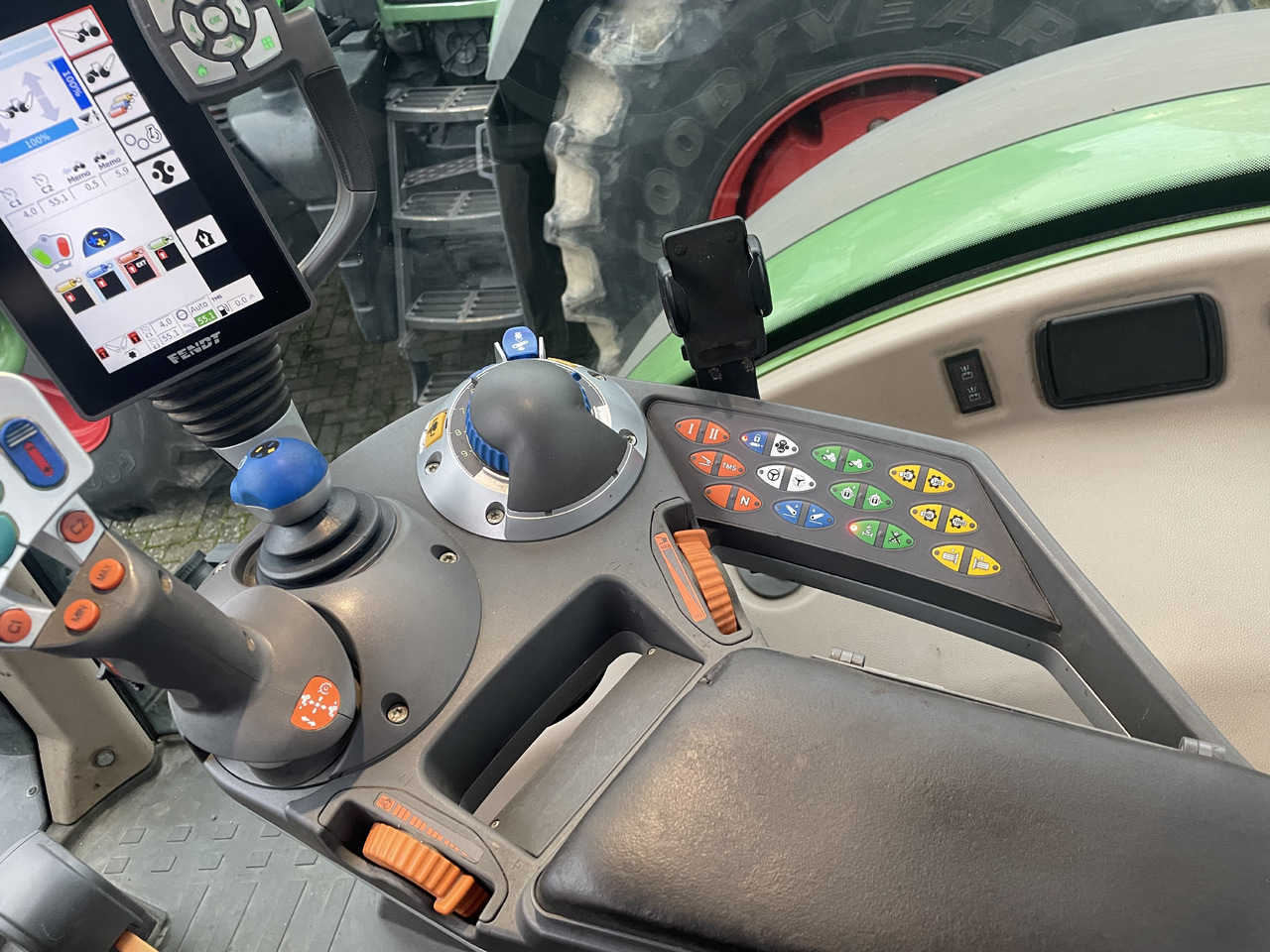 Fendt 718 Power Plus - Farm tractor: picture 3 Fendt 718 Power Plus - Farm tractor: picture 3