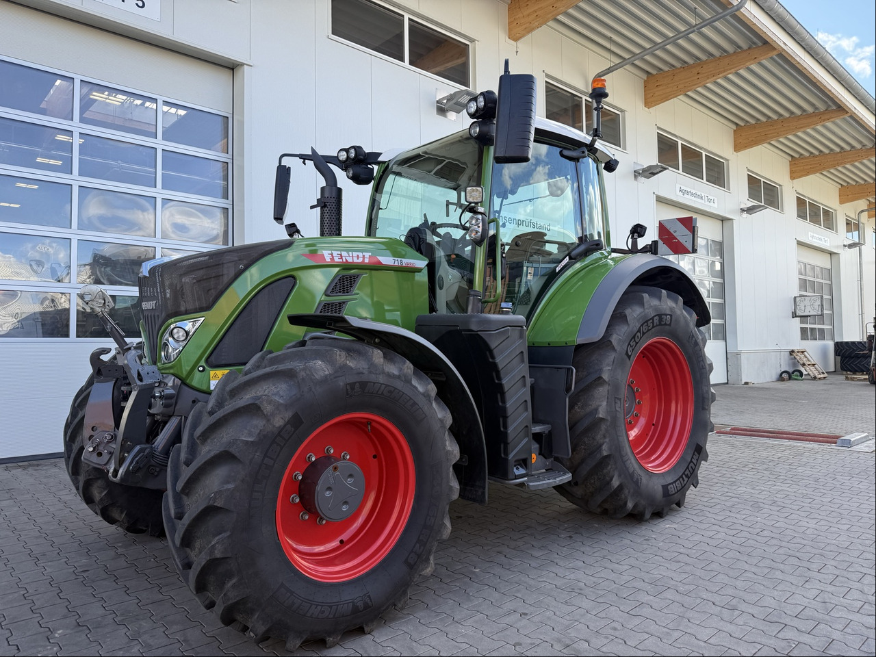 Fendt 718 Vario Gen6 ProfiPlus - Farm tractor: picture 1 Fendt 718 Vario Gen6 ProfiPlus - Farm tractor: picture 1