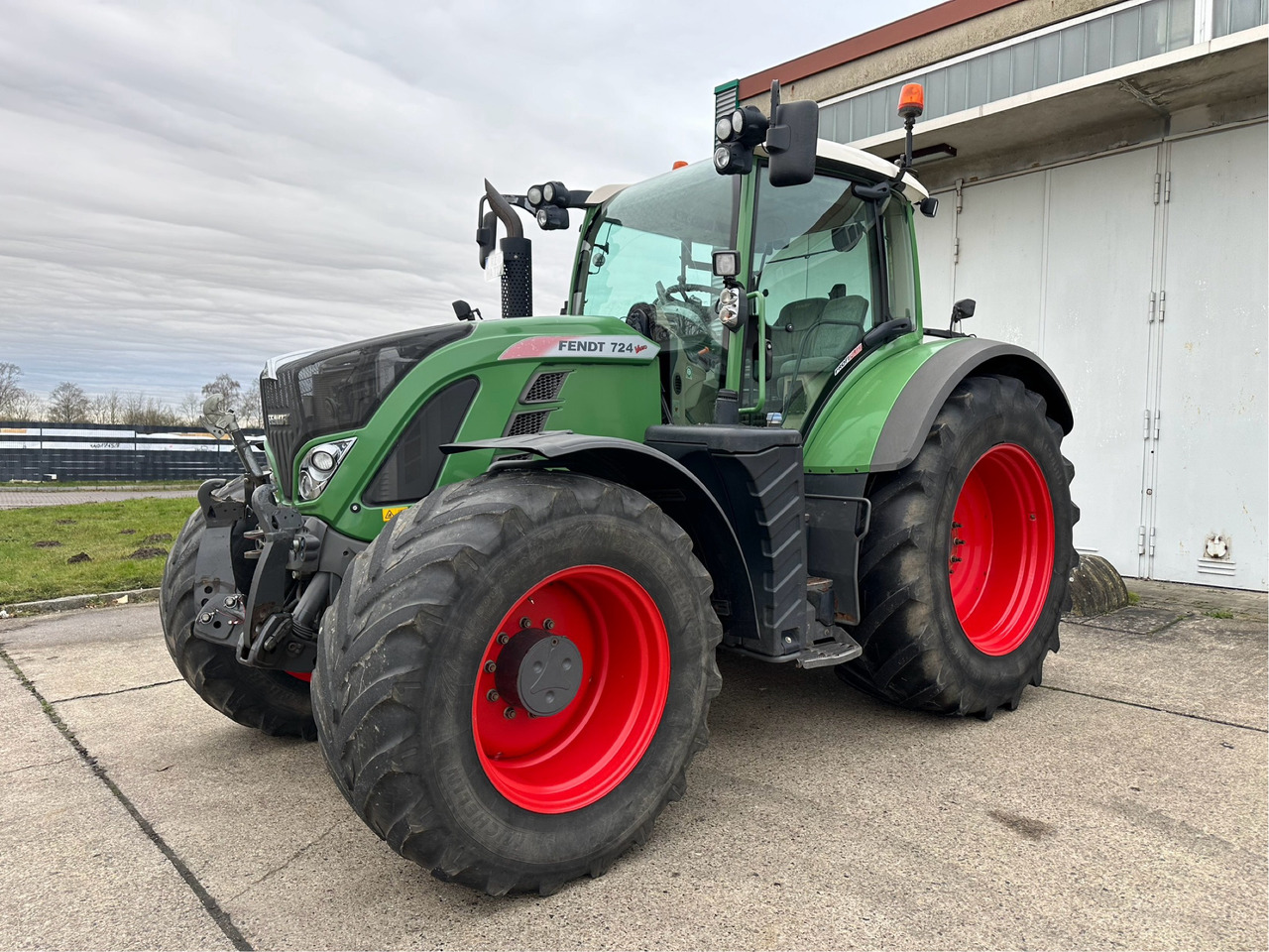 Fendt 724 Vario S4 Profi Plus - Farm tractor: picture 1 Fendt 724 Vario S4 Profi Plus - Farm tractor: picture 1
