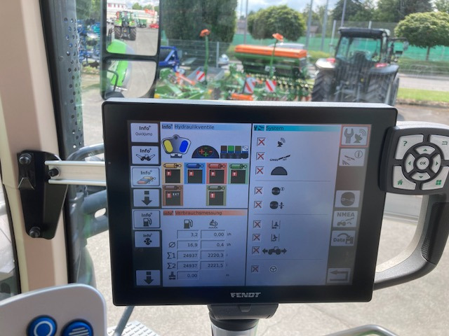 Fendt 824 Vario S4 ProfiPlus - Farm tractor: picture 3 Fendt 824 Vario S4 ProfiPlus - Farm tractor: picture 3
