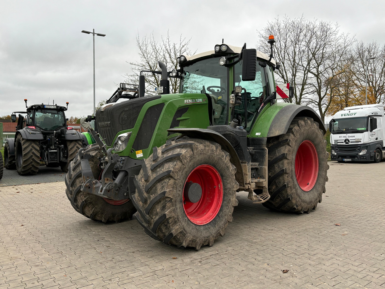 Fendt 828 Vario S4 Profi Plus - Farm tractor: picture 1 Fendt 828 Vario S4 Profi Plus - Farm tractor: picture 1