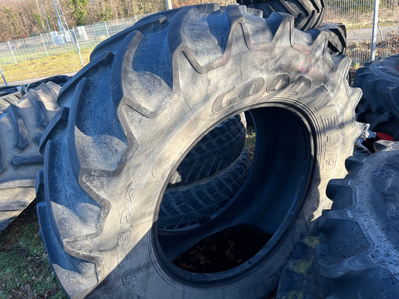 Goodyear 1x Reifen 710/70 R42 - Wheels and tires: picture 1 Goodyear 1x Reifen 710/70 R42 - Wheels and tires: picture 1