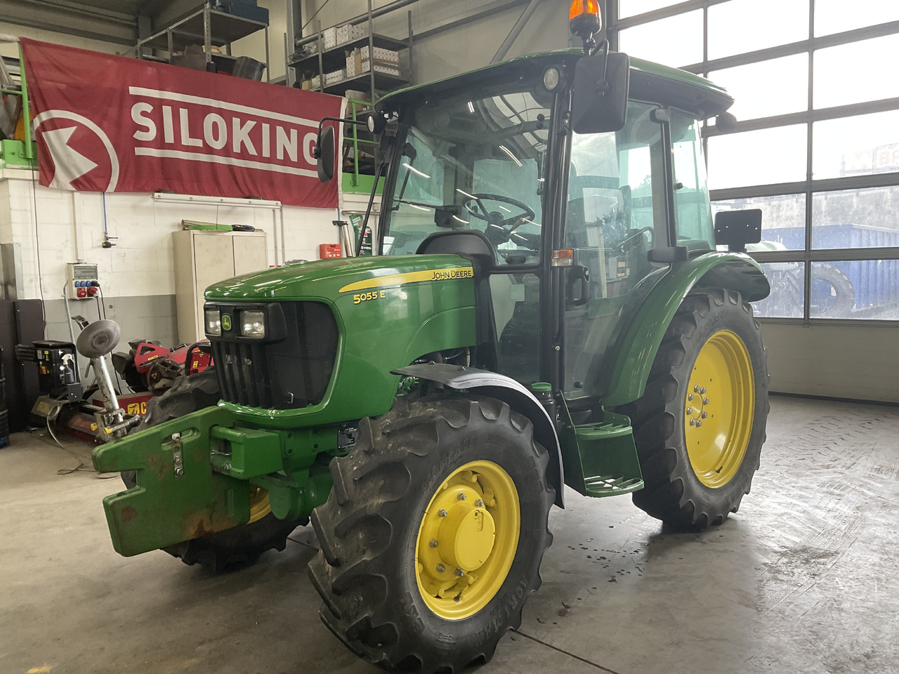 John Deere 5055 E - Farm tractor: picture 1 John Deere 5055 E - Farm tractor: picture 1