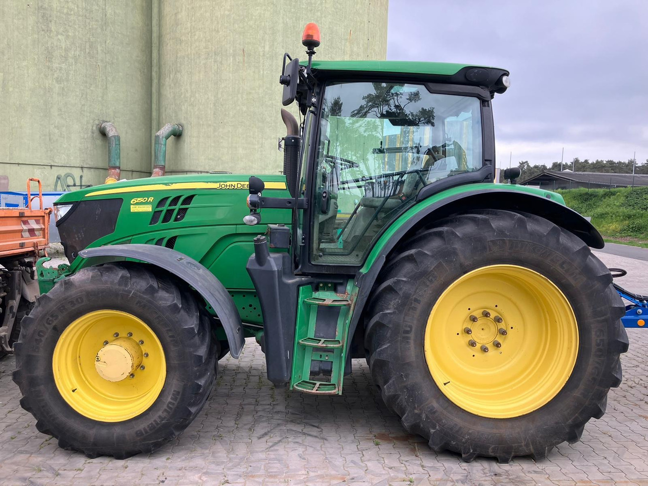 John Deere 6150R - Farm tractor: picture 1 John Deere 6150R - Farm tractor: picture 1