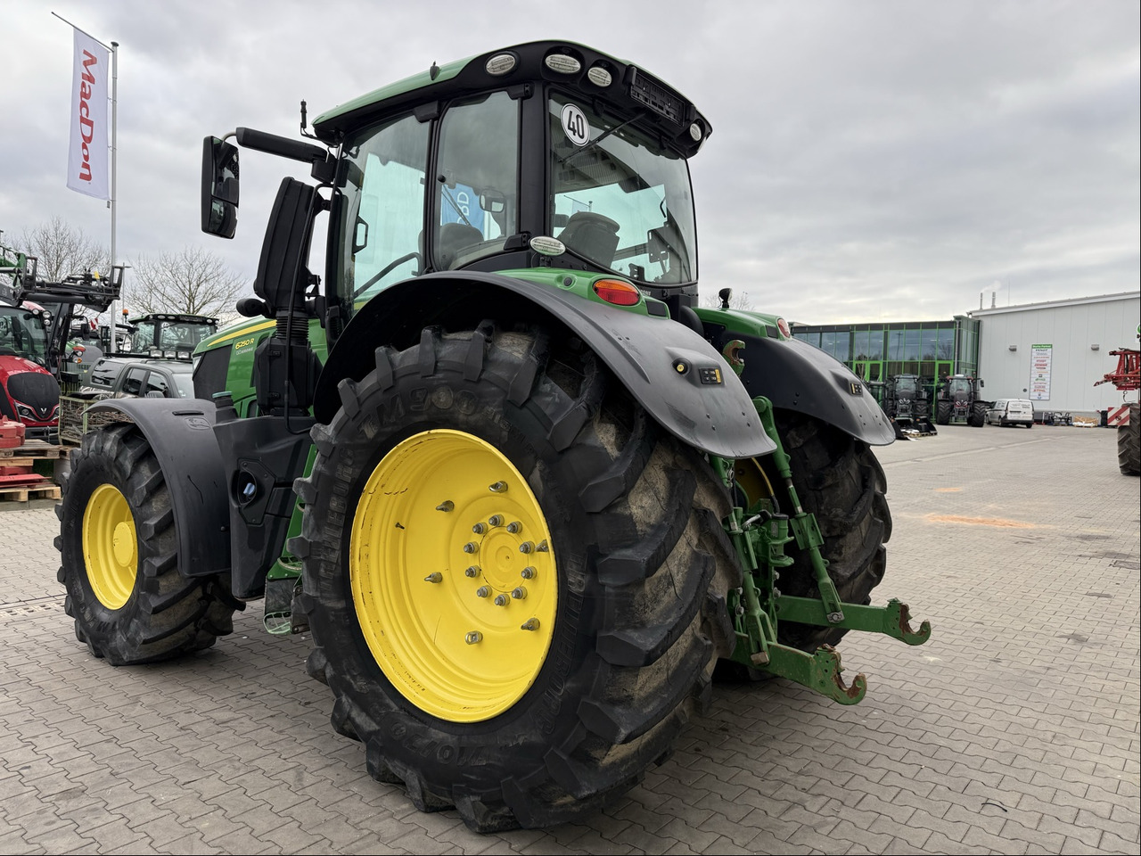 John Deere 6250 R - Farm tractor: picture 5 John Deere 6250 R - Farm tractor: picture 5