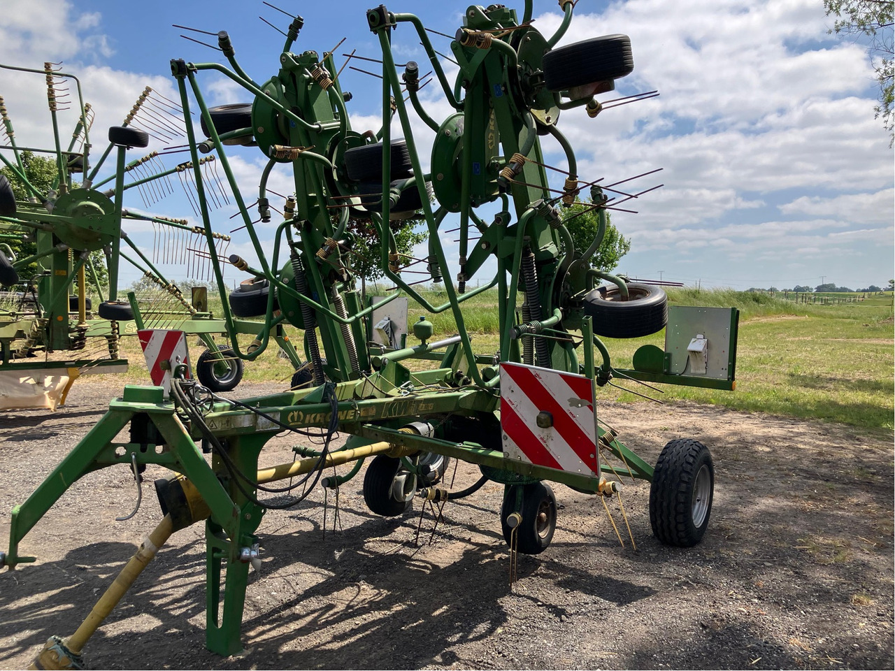 Krone KWT 8.82/8 - Tedder/ Rake: picture 1 Krone KWT 8.82/8 - Tedder/ Rake: picture 1