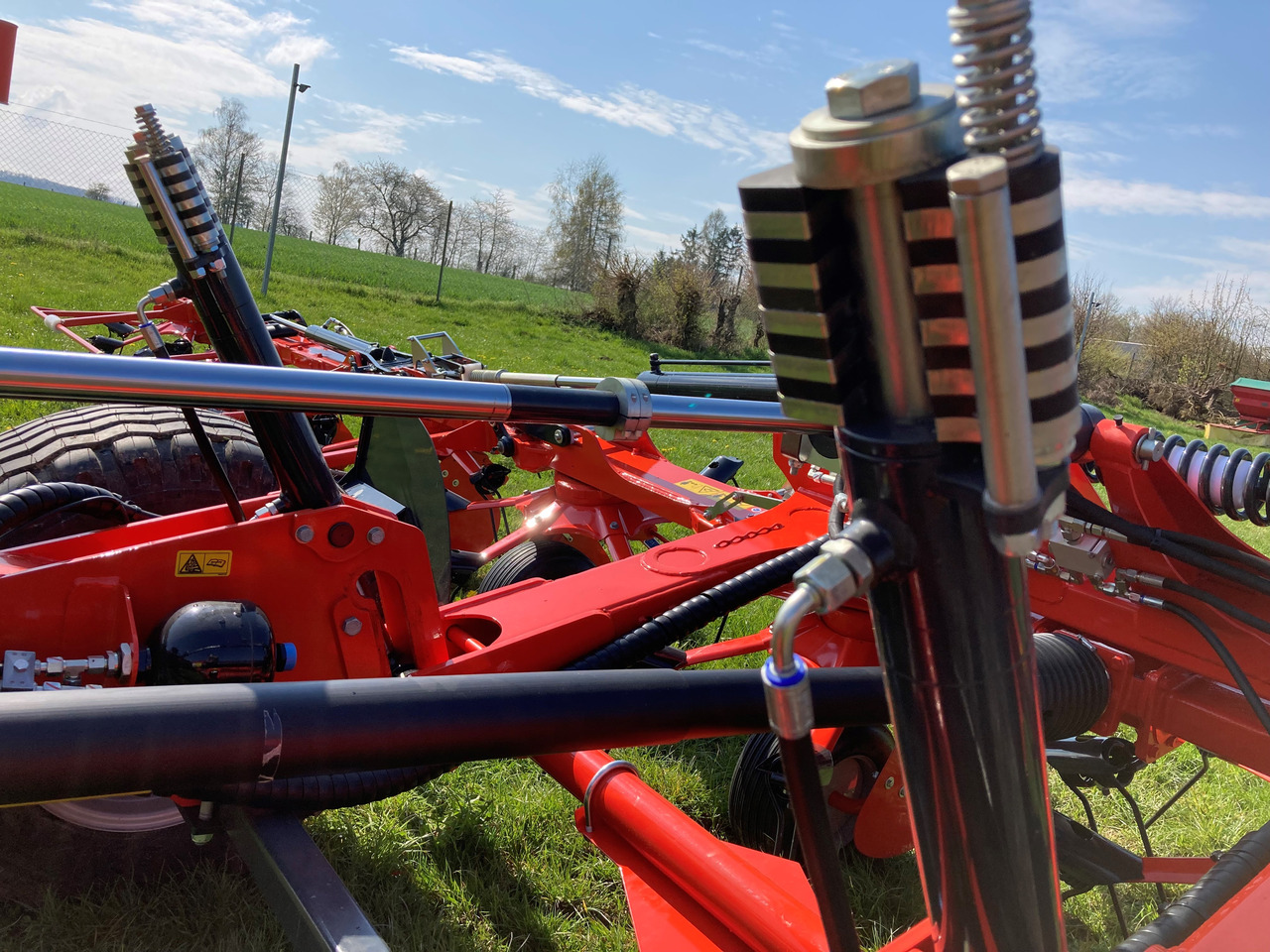Kuhn GF 13003T Giroheuer - Tedder/ Rake: picture 2 Kuhn GF 13003T Giroheuer - Tedder/ Rake: picture 2