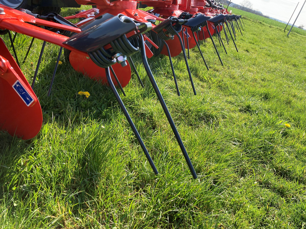 Kuhn GF 13003T Giroheuer - Tedder/ Rake: picture 5 Kuhn GF 13003T Giroheuer - Tedder/ Rake: picture 5