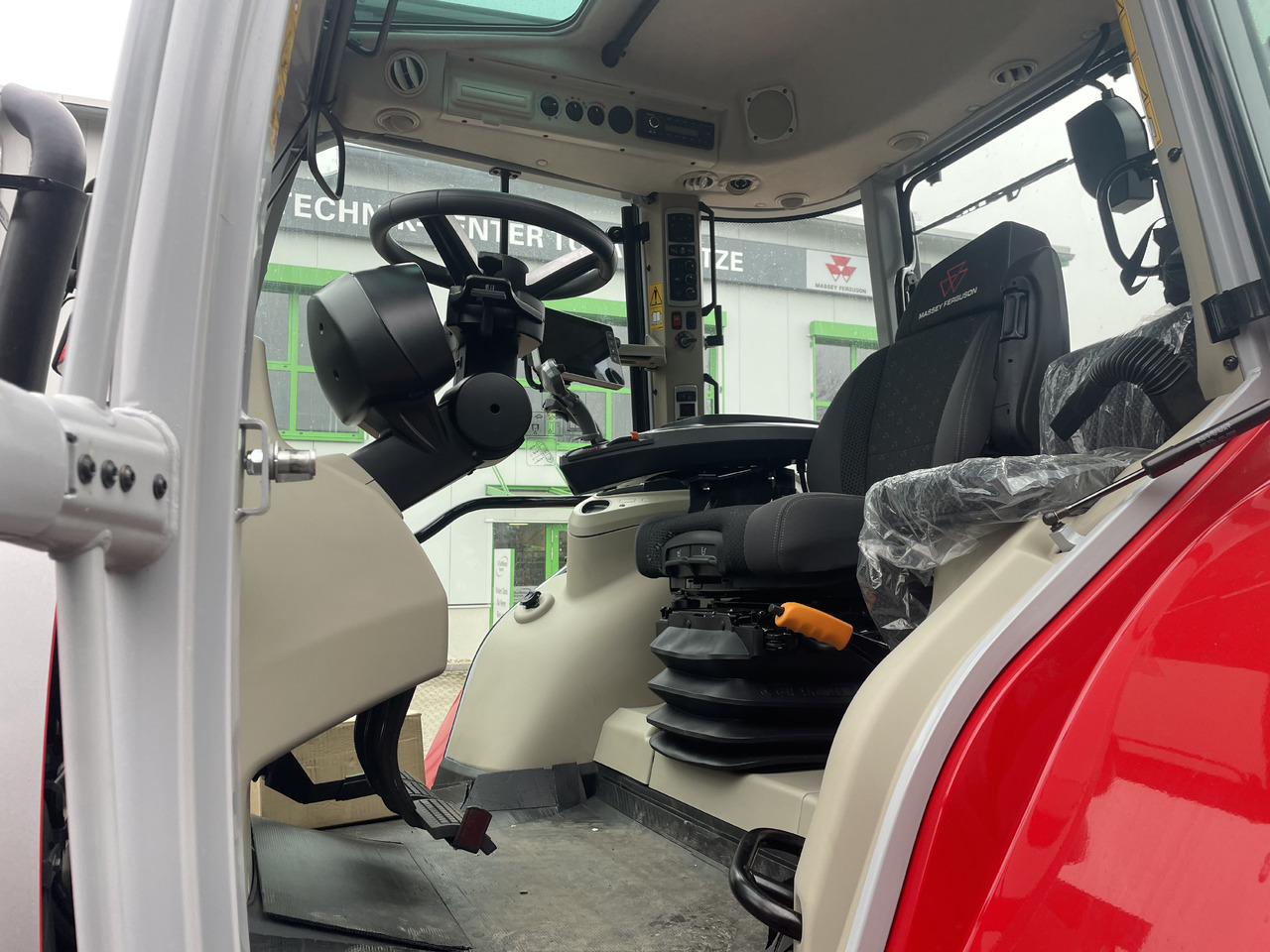 Massey Ferguson 7S.210 Dyna-VT EXCLUSIVE - Farm tractor: picture 4 Massey Ferguson 7S.210 Dyna-VT EXCLUSIVE - Farm tractor: picture 4