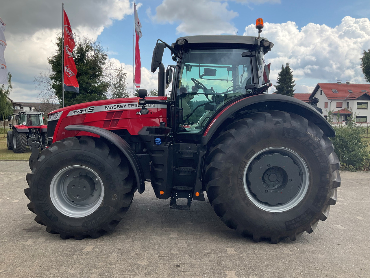 Massey Ferguson 8735 S Dyna-VT EXCLUSIVE - Farm tractor: picture 1 Massey Ferguson 8735 S Dyna-VT EXCLUSIVE - Farm tractor: picture 1