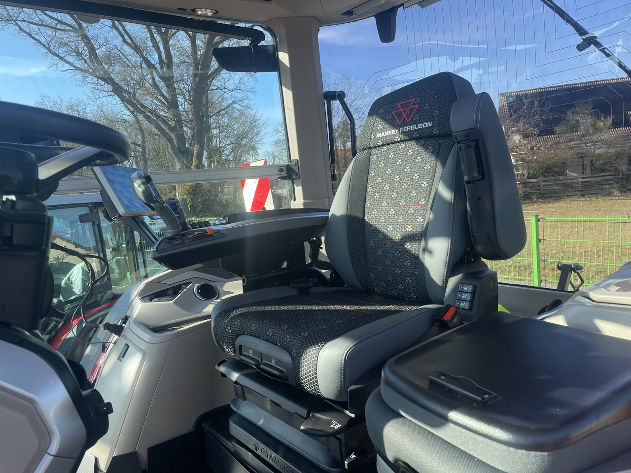 Massey Ferguson 8S.265 Dyna-VT EXCLUSIVE - Farm tractor: picture 5 Massey Ferguson 8S.265 Dyna-VT EXCLUSIVE - Farm tractor: picture 5